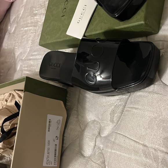 AUTHENTIC GUCCI SLIPPERS with box SIZE 41 US 11 like brand new only worn 1 time - Picture 2 of 2